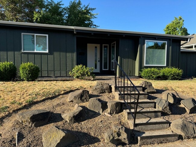 Terrific 3 Bedroom, 2 Bathroom in South Eugene - Terrific 3 Bedroom, 2 Bathroom in South Eugene Townhome