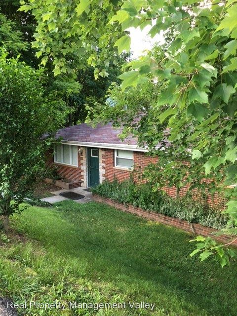 Primary Photo - 304 Saturn St