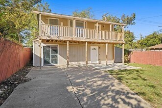 Building Photo - 927 S Rosemont Ave