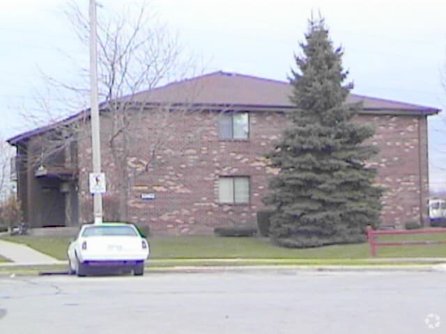 Building Photo - 1862 Roosevelt Ave
