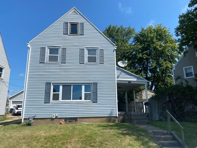Building Photo - 1516 Crescent Rd SW