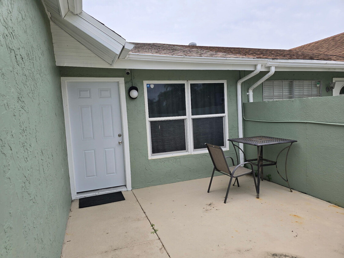 Primary Photo - 1449 SE Larkwood Cir