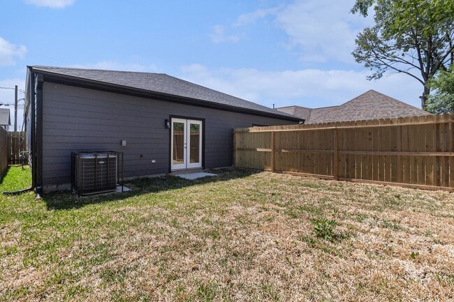 Building Photo - 4645 Larkspur St