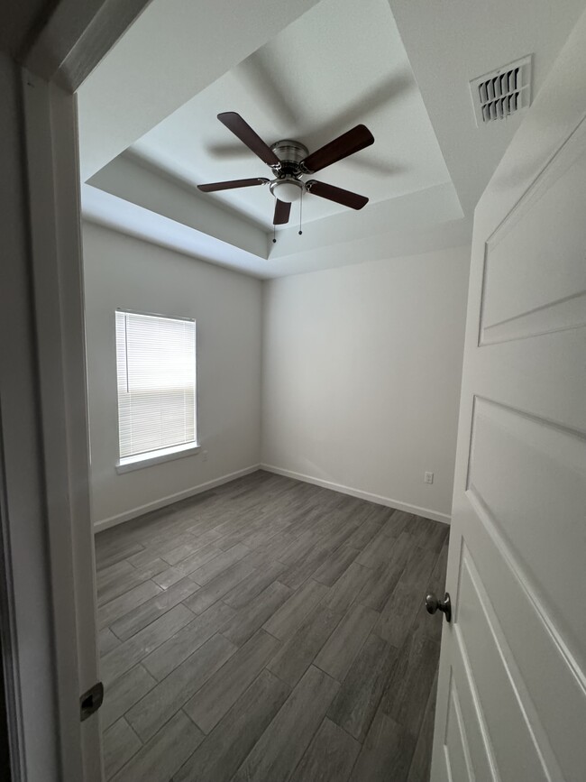 Foto del edificio - 2421 N Valley Cir