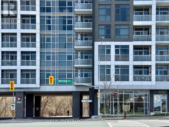 Photo du bâtiment - 8763 Bayview Ave