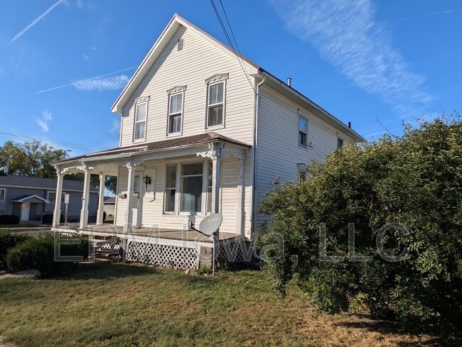 Building Photo - 600 2nd St SE