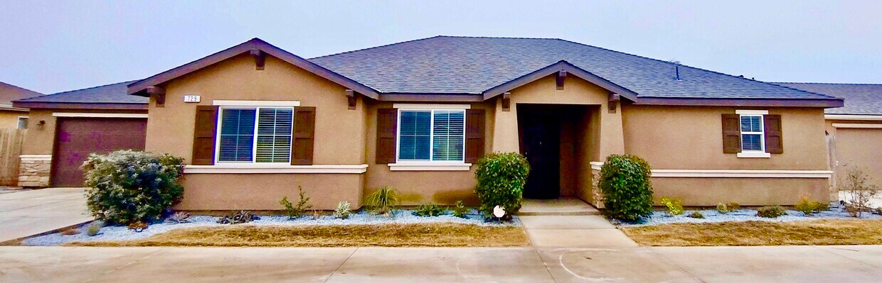 Primary Photo - 729 W Perez Ave