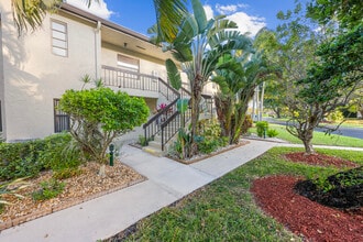 Building Photo - 8305 Casa Del Lago
