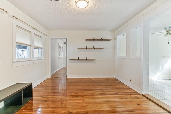 Building Photo - 1008 W Powhatan Ave