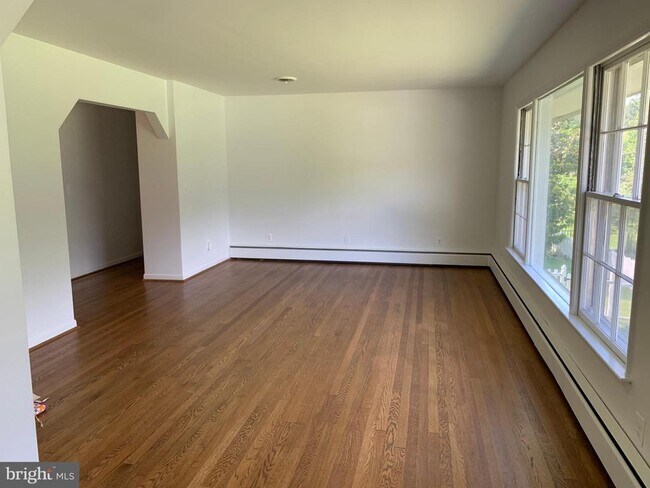 Building Photo - 9704 Overlea Dr