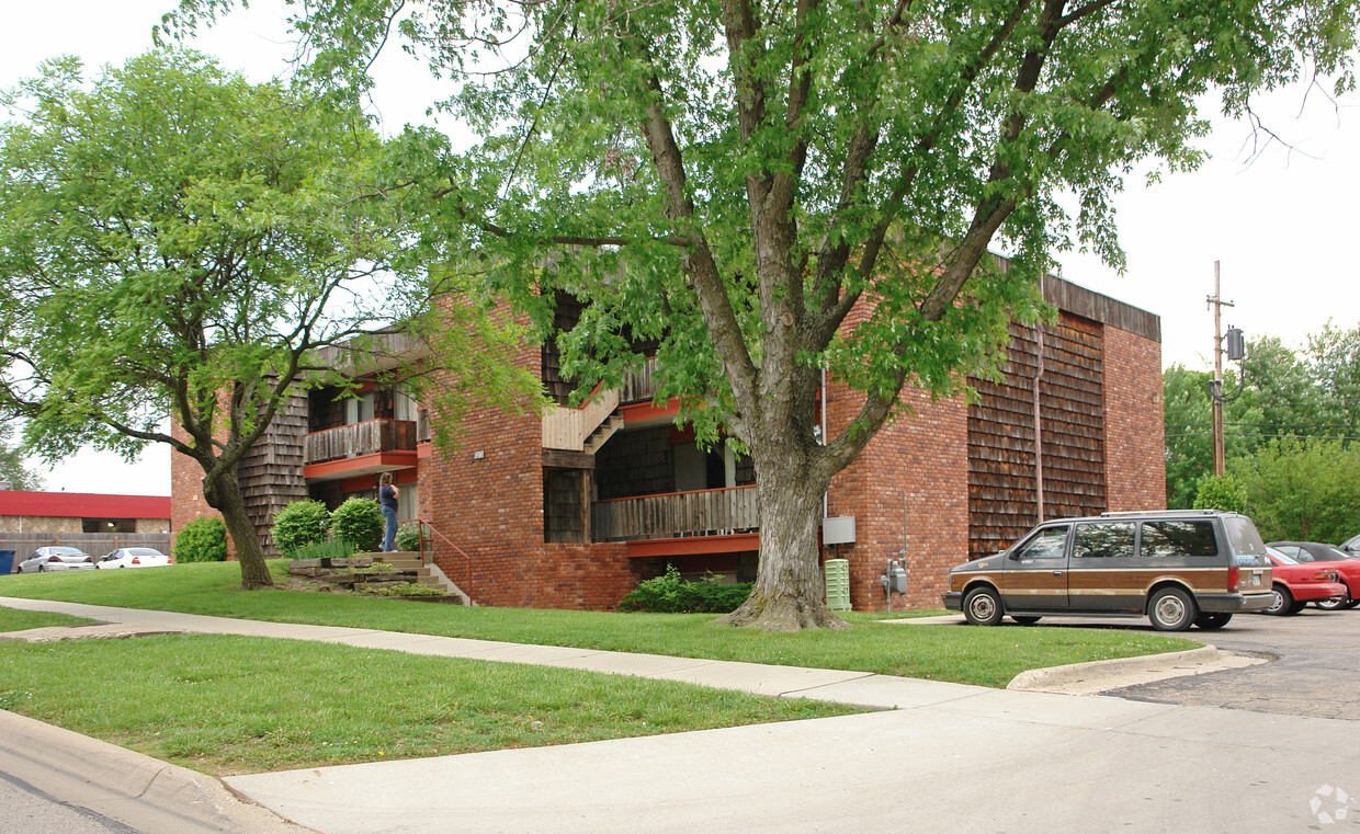 Building Photo - 622-626 Schwarz Rd