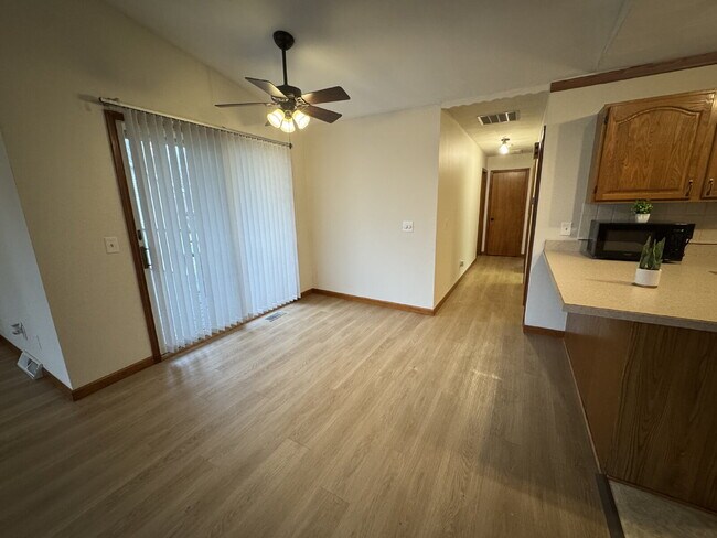 Building Photo - Beautiful 2 Bed / 2 Bath Home in Springfield!