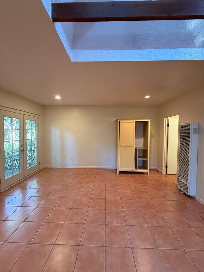 Foto del edificio - Gated Private Studio just minutes to downtown Graton w/ all utilities included