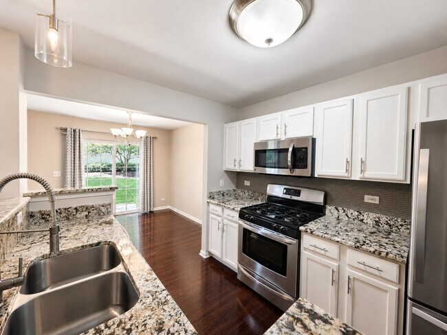 Foto del edificio - 2338 Stoughton Cir