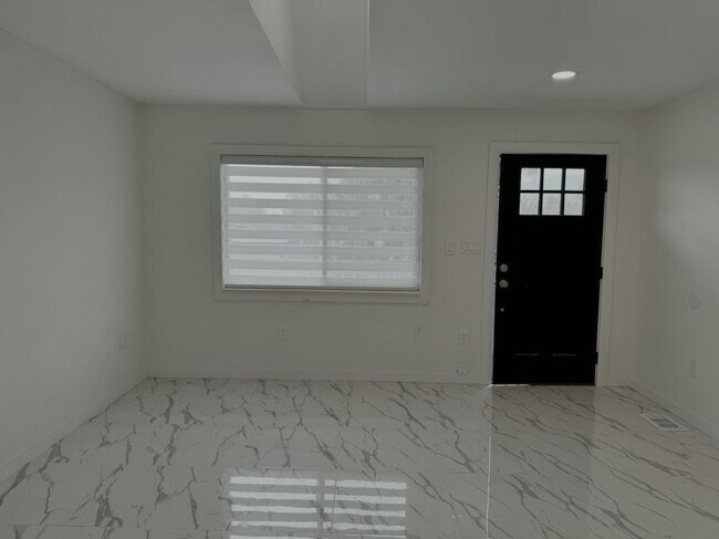Foto del edificio - 15199 1/2 Grand Avenue