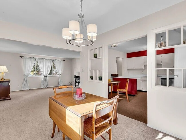 Building Photo - 300 Brookhaven Dr E