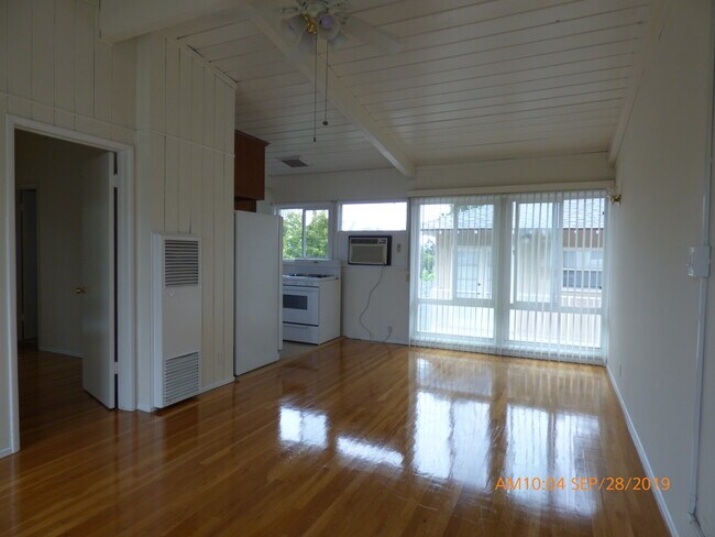 Foto del edificio - 245 1/2 S Church Ln