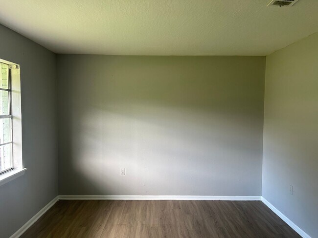 Foto del edificio - 3 bedroom 1 bath home available for rent