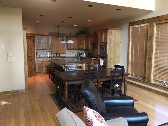 Building Photo - 61317 Big Eddy Cir