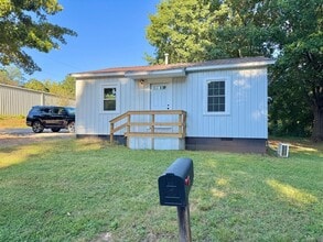 Building Photo - 929 Glade St