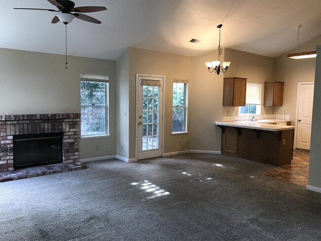 Building Photo - 1921 Hearthstone Ln