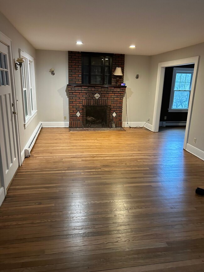 Foto del edificio - 2119 Maple Ave