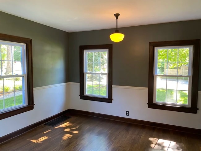 Building Photo - 806 S Woodlawn Ave