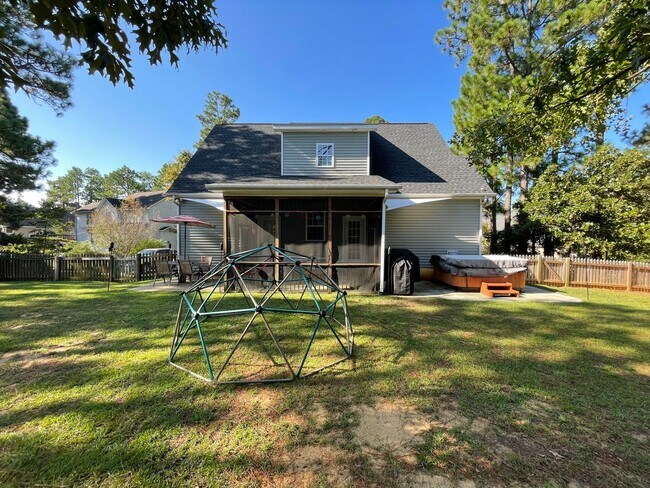 Building Photo - 4 Bedroom 3.5 Bath Home in Carolina Lakes!