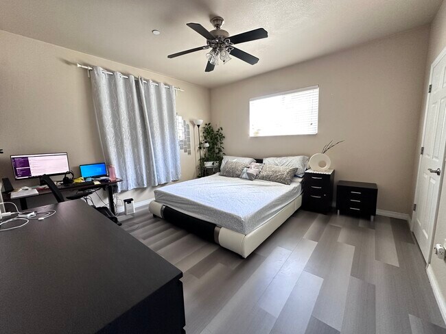 Photo - 7212 S Blackhawk St Apartment