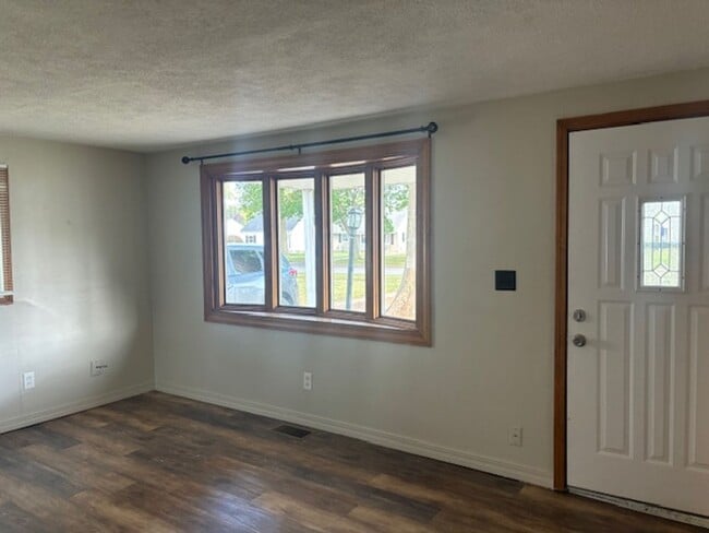 Building Photo - Charming 2 Bedroom 1 Bath House on the Eas...
