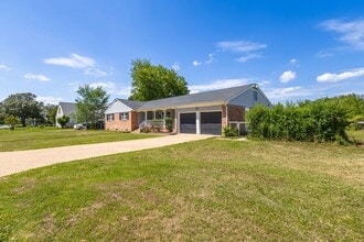Building Photo - 414 Shoreline Dr