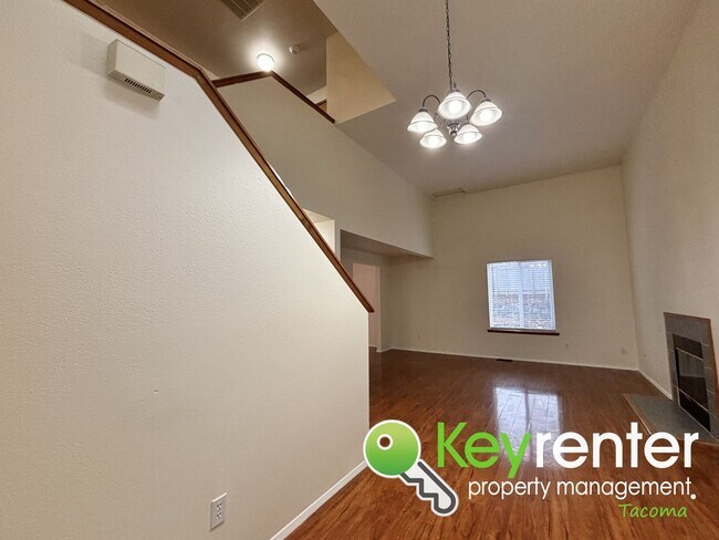 Building Photo - Spacious Northeast Tacoma 3 Bedroom 2.5 Bathroom Home for Rent in Secluded Neighborhood!