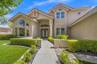Building Photo - 8000 Silver King Dr