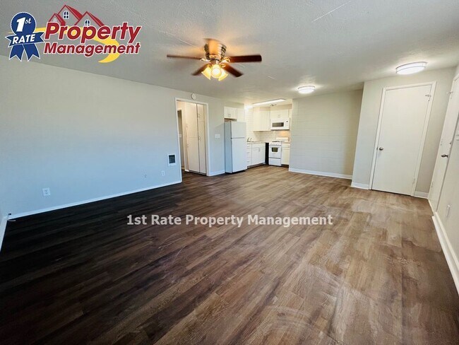 Building Photo - *FALL SPECIAL!* Walking distance to BSU!! ...