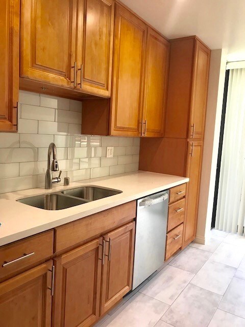 Kitchen Counter - 222 S Central Ave