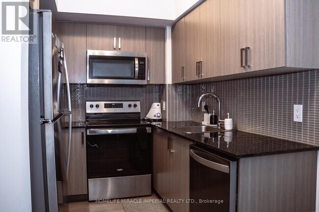 Photo du bâtiment - 1603 Eglinton Ave W