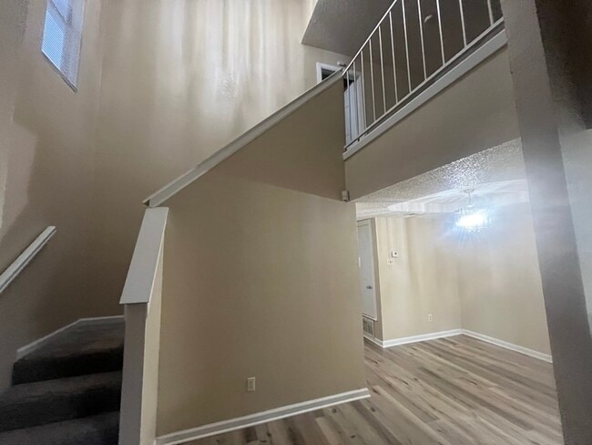 Building Photo - Remodeled townhome! 2 story with loft & 2 car garage with yard! Beautifully Remodeled Townhome – ...