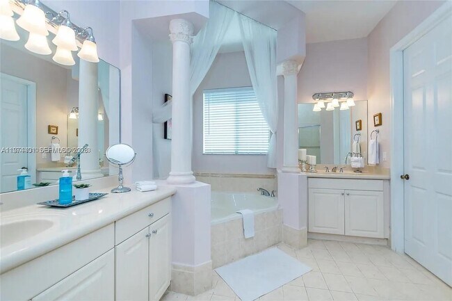 Foto del edificio - 7408 SW 189th Terrace