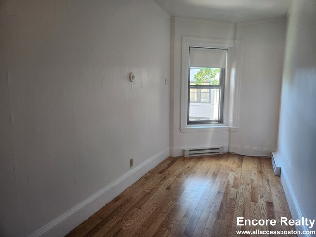 Building Photo - 1061 Beacon St