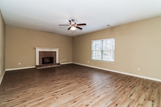 Building Photo - 284 Camellia Way