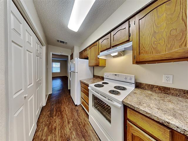 Building Photo - 932 Southmoor Dr