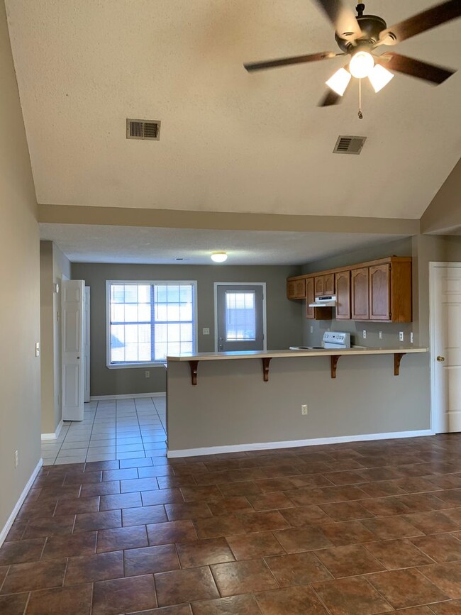 Foto del edificio - 3 Bed/2 Bath Near Fox Meadow Schools/HUD A...