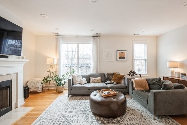 Photo - 1110 W Wolfram St Townhome