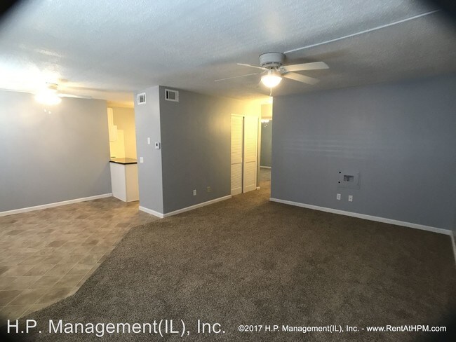 Building Photo - 1124 University Dr