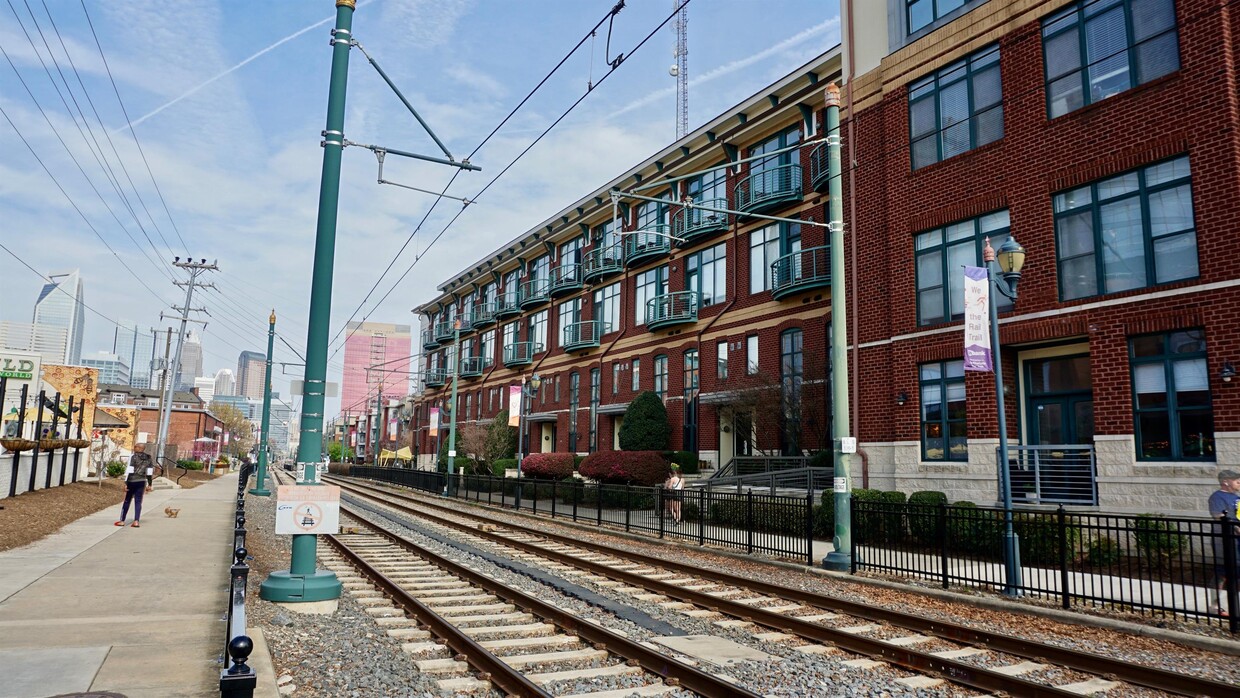 Primary Photo - 115 E Park Ave