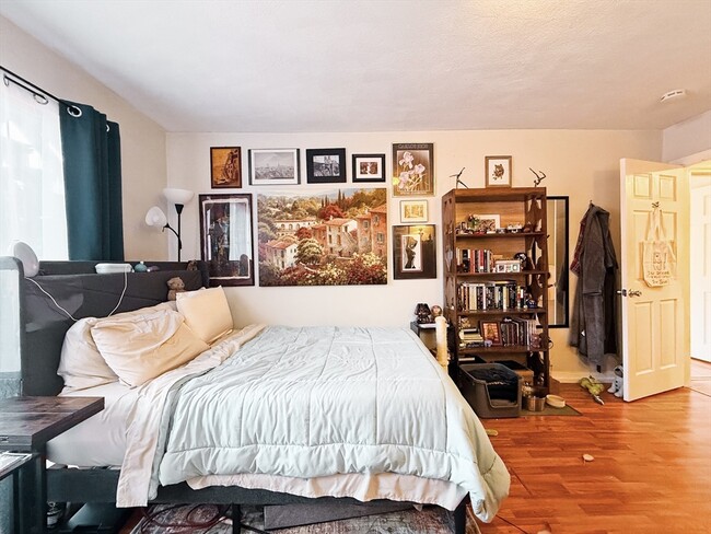 Building Photo - 52 Sargent Ave