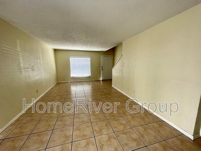 Foto del edificio - 8517 Lincoln Cove Dr