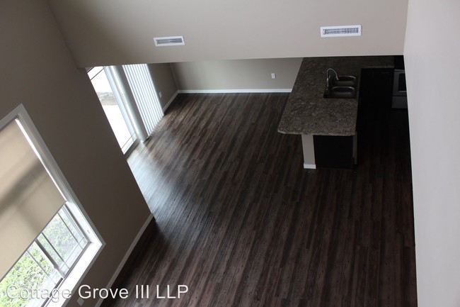 Building Photo - 3 br, 2.5 bath Apartment - 4100 Pioneer Drive