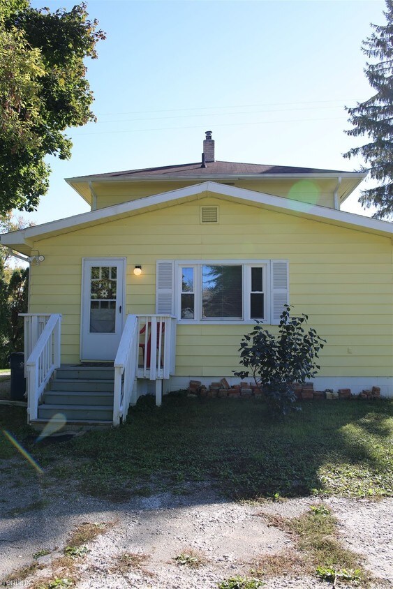 230 W Flint St Unit 2, Davison, MI 48423 Condo for Rent in Davison