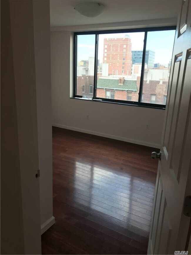Foto del edificio - 13646-136-41 41st Ave